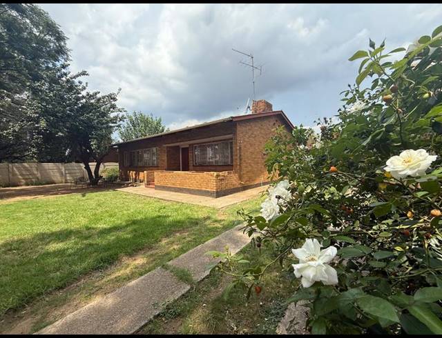 3 BEDROOM HOUSE FOR SALE IN VANDERBIJLPARK CE 2
